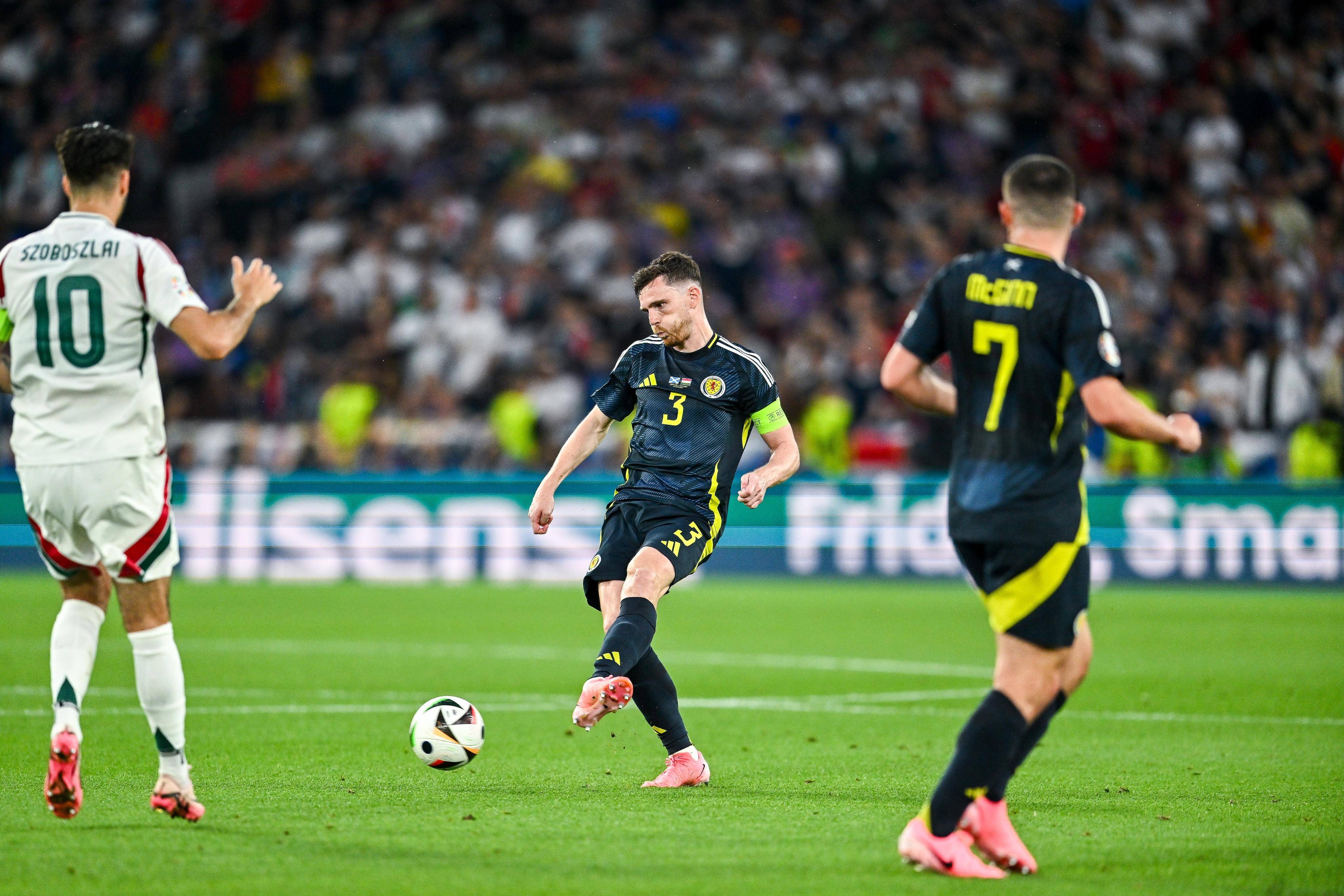 德国队在比赛中鏖战，向冠军发起冲击的简单介绍