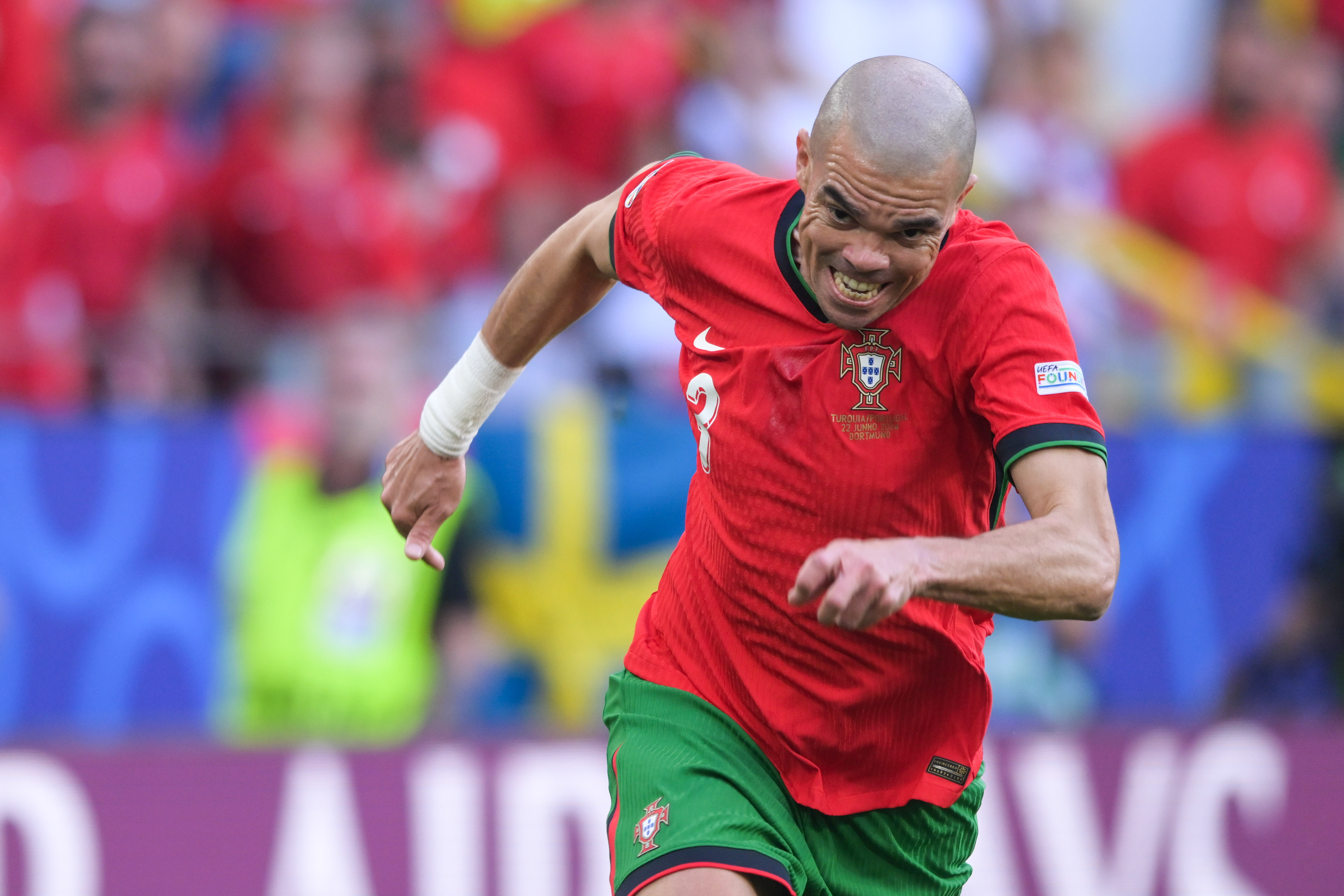 包含葡萄牙前锋表现出色获得赛场最佳评选的词条 包含葡萄牙前锋表现出色获得赛场最佳评选的词条