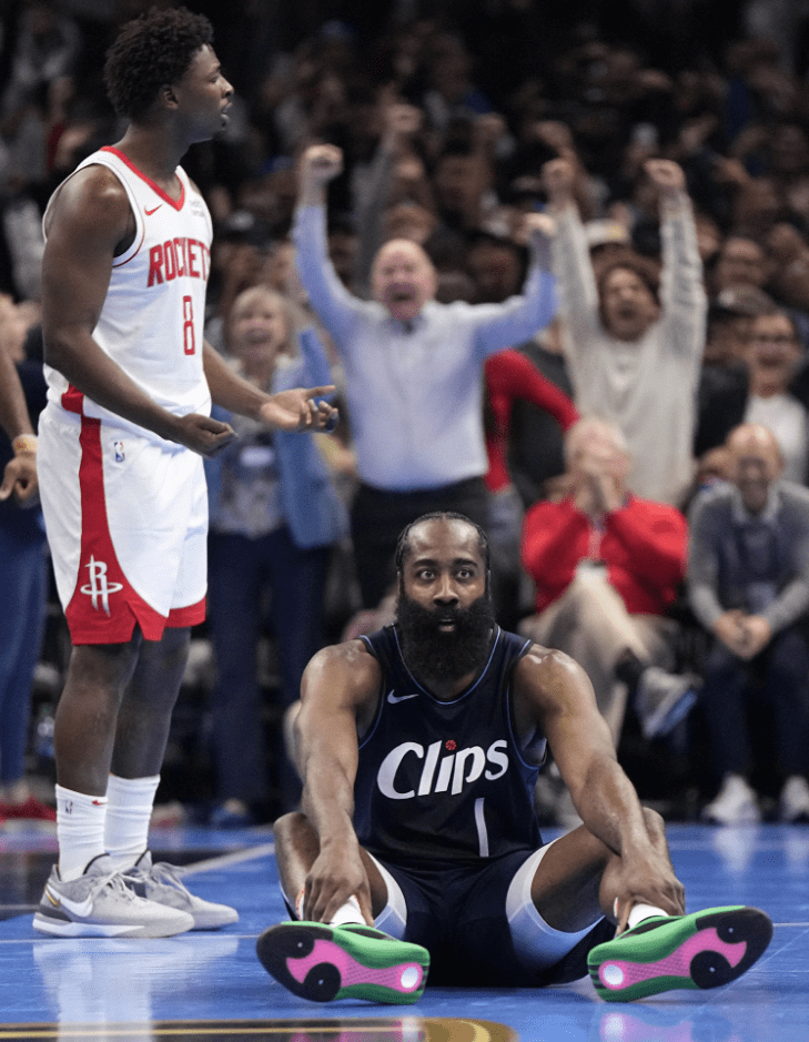 哈登全场抢分，火箭惊险战胜快船的简单介绍