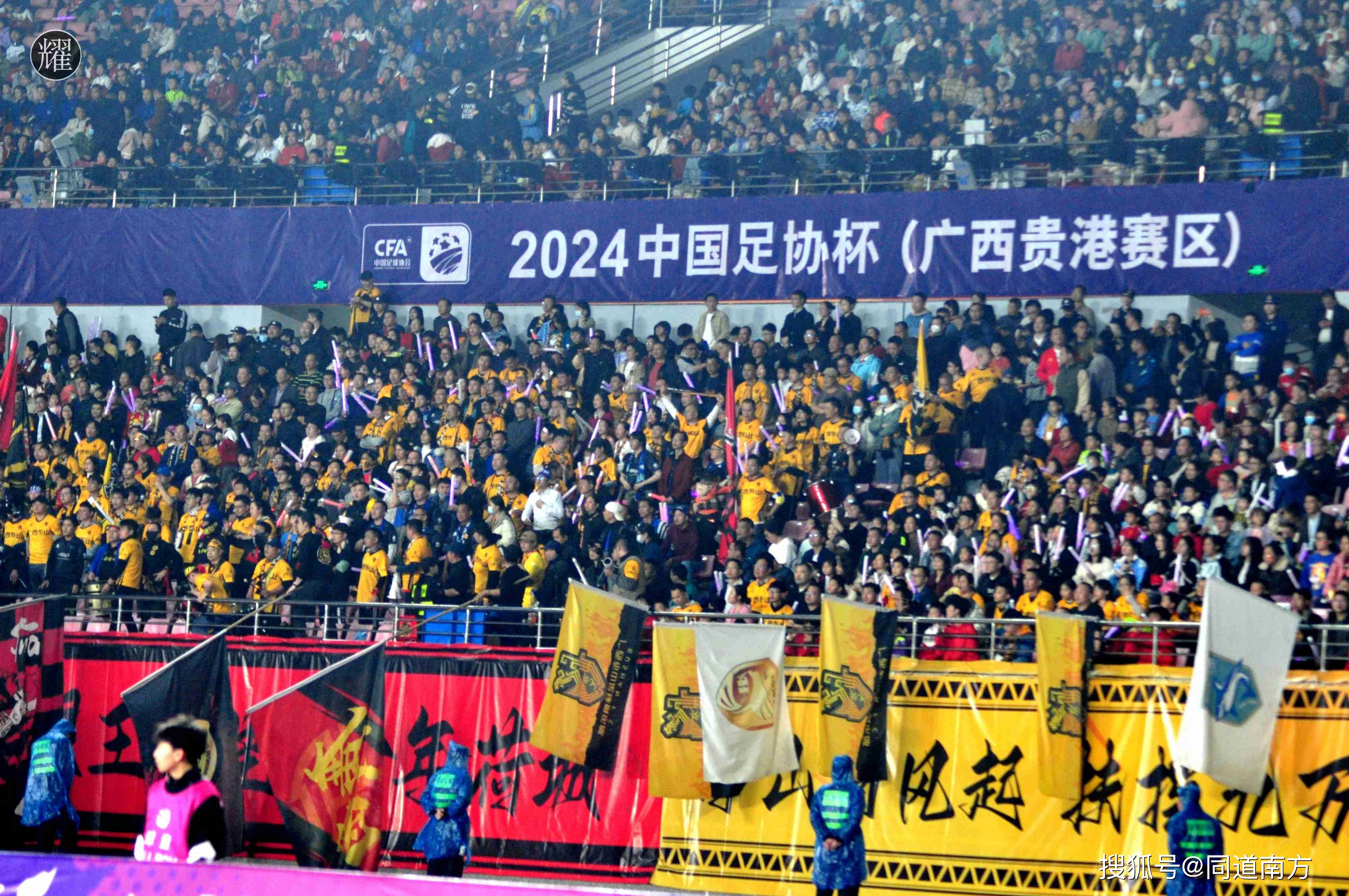 热血足球比赛引爆热议，赛场精彩绝伦的简单介绍