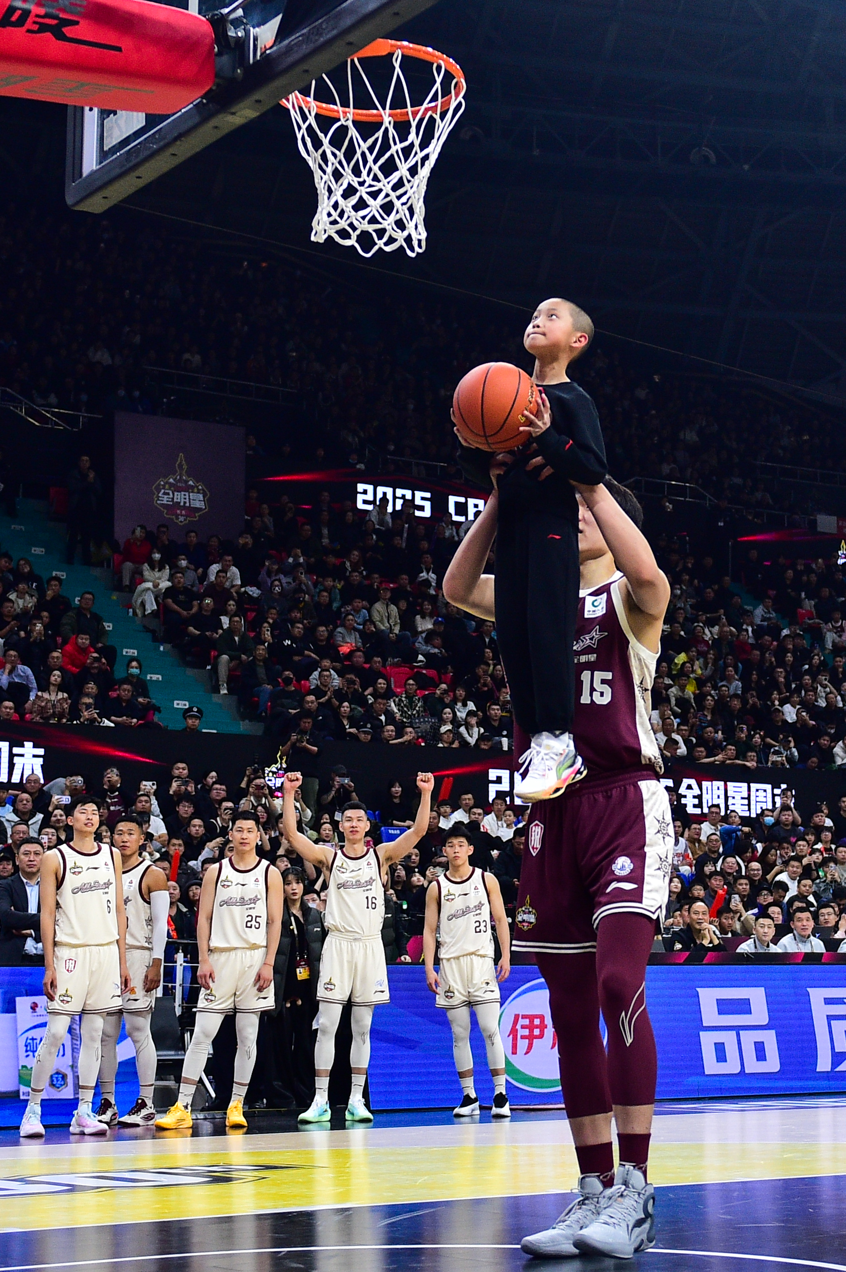 本土篮球明星风采出众迷倒无数观众 本土篮球明星风采出众迷倒无数观众