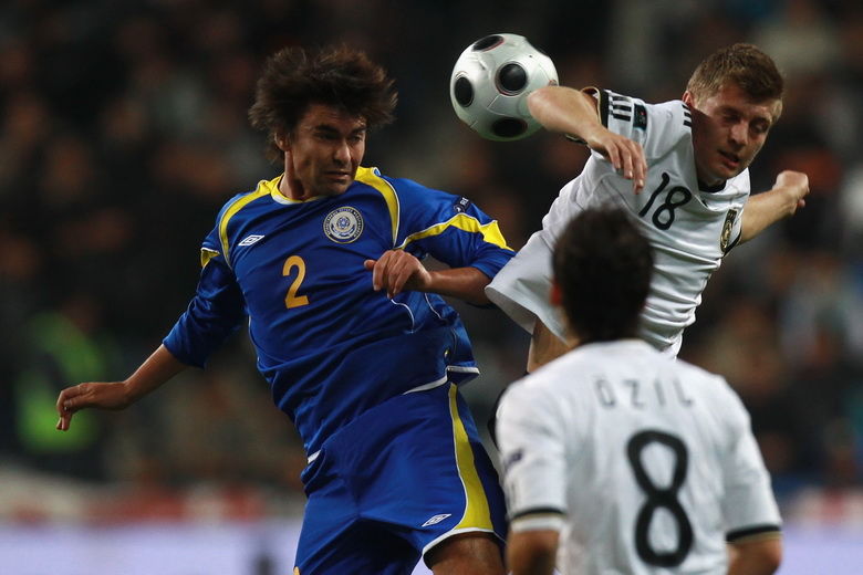 欧洲杯预选赛第二阶段迎来巅峰对决，热血擂台