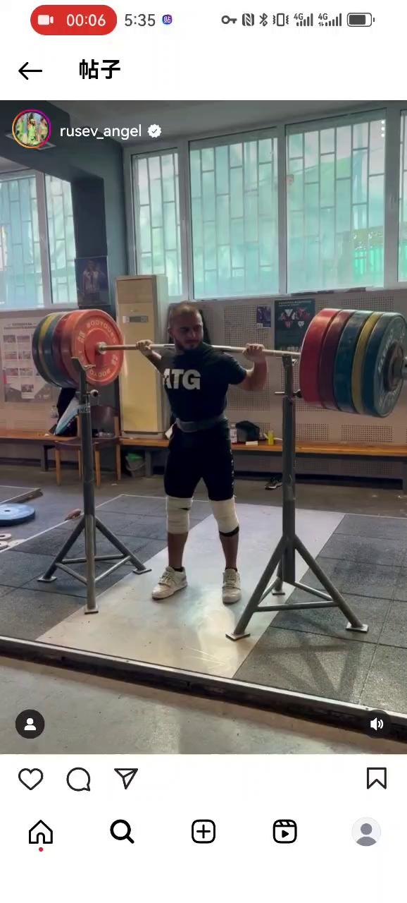 俄罗斯男子举重选手强势夺冠