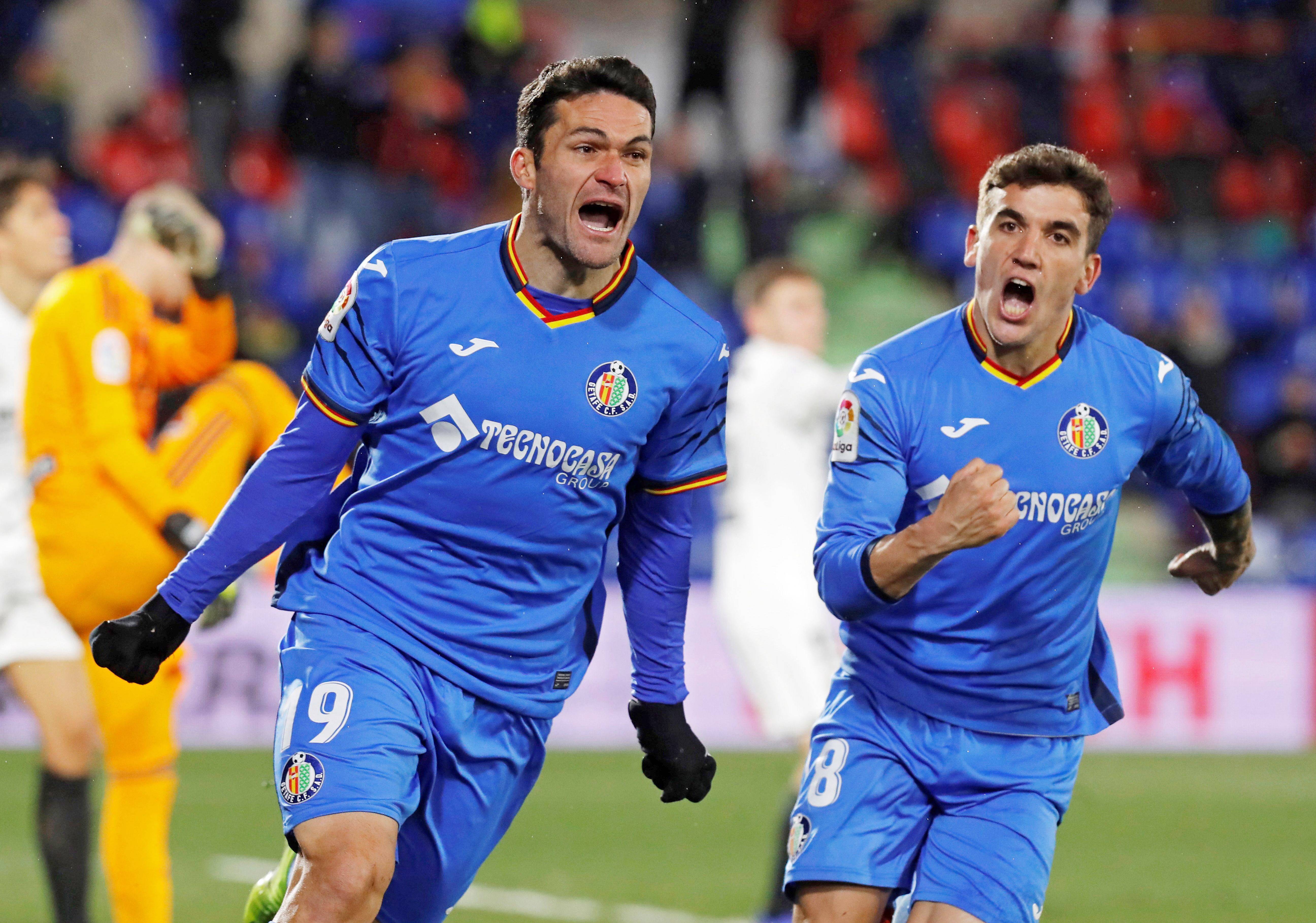 包含瓦伦西亚主场告捷，保持领先的词条