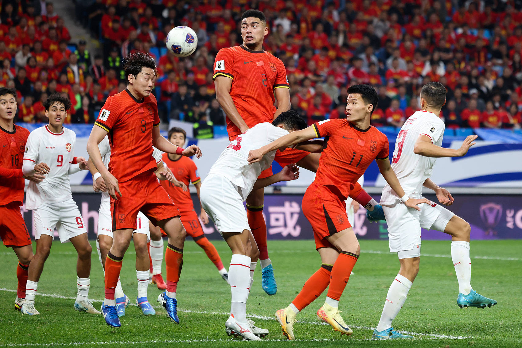 中国队在世界杯中遭遇重大挫折，背水一战难