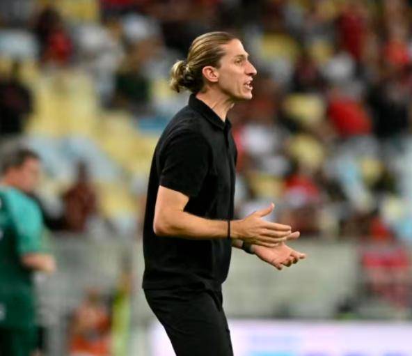 南美足坛传奇教练组建黄金一代