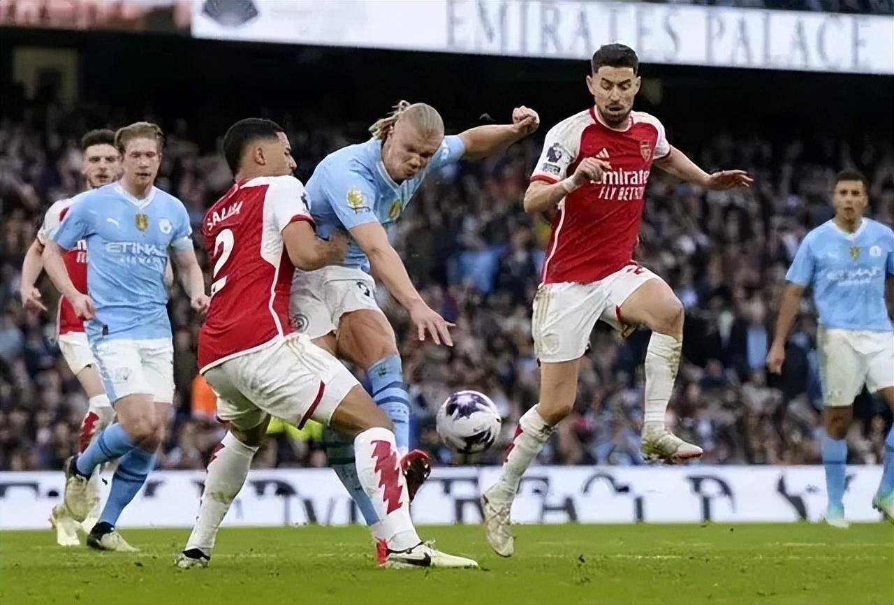 包含世界杯焦点战：巴萨vs哈兰德，登顶引发关键一战的词条