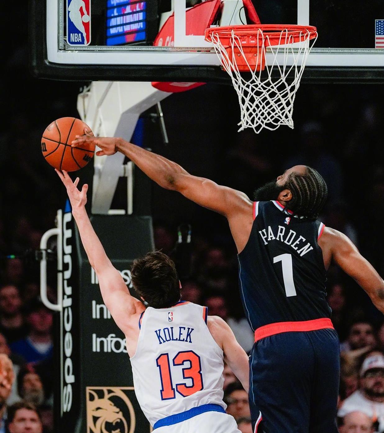 快船击败尼克斯,取得连胜 快船击败尼克斯,取得连胜