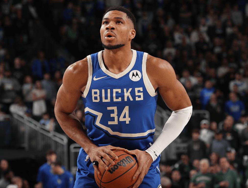 关于勇士三分大战胜卫冕冠军雄鹿的信息 关于勇士三分大战胜卫冕冠军雄鹿的信息