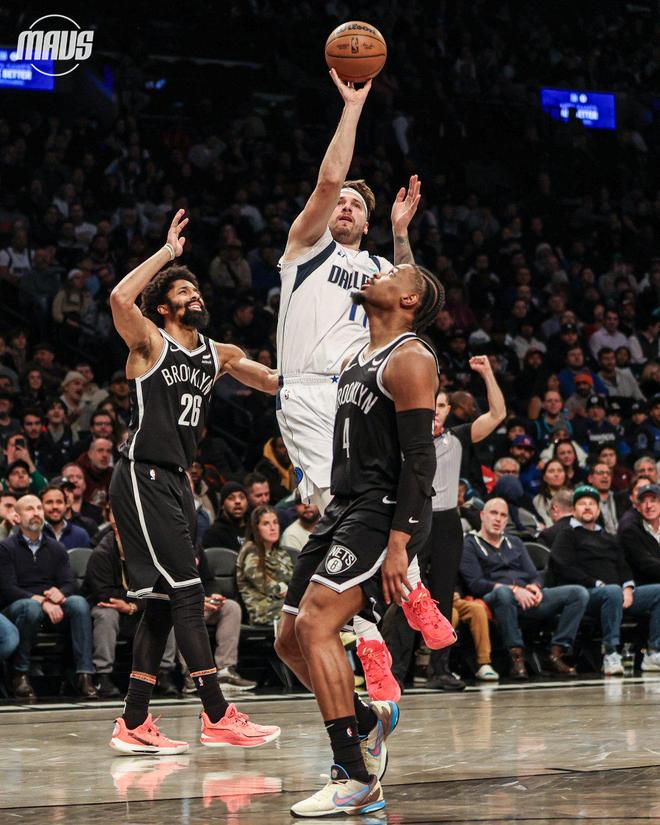 独行侠鏖战步行者,东契奇制霸全场 独行侠鏖战步行者,东契奇制霸全场