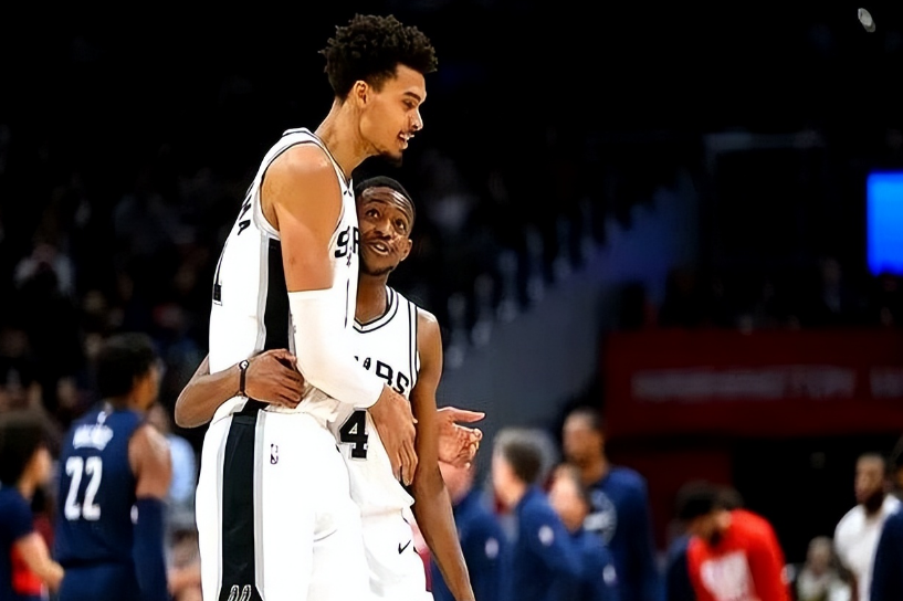 包含活塞大胜马刺,沃克23+10完美表现的词条 包含活塞大胜马刺,沃克23+10完美表现的词条