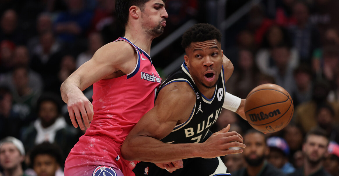 雄鹿险胜魔术,保持不败战绩 雄鹿险胜魔术,保持不败战绩