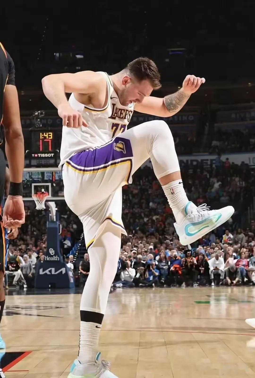 湖人B队险胜巴西男篮,莫里斯打破历史纪录 湖人B队险胜巴西男篮,莫里斯打破历史纪录