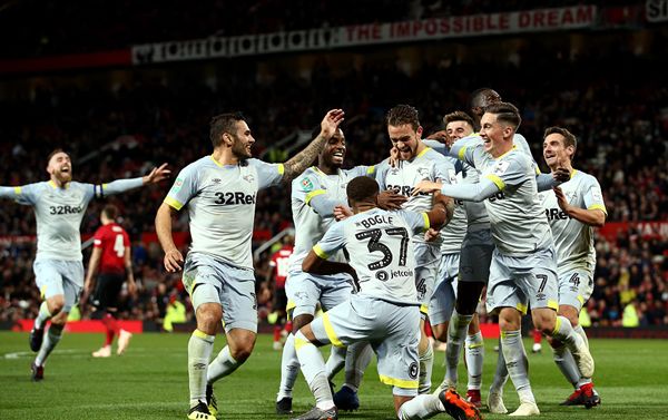 里昂碾压曼联,托雷斯惊艳世界 里昂碾压曼联,托雷斯惊艳世界