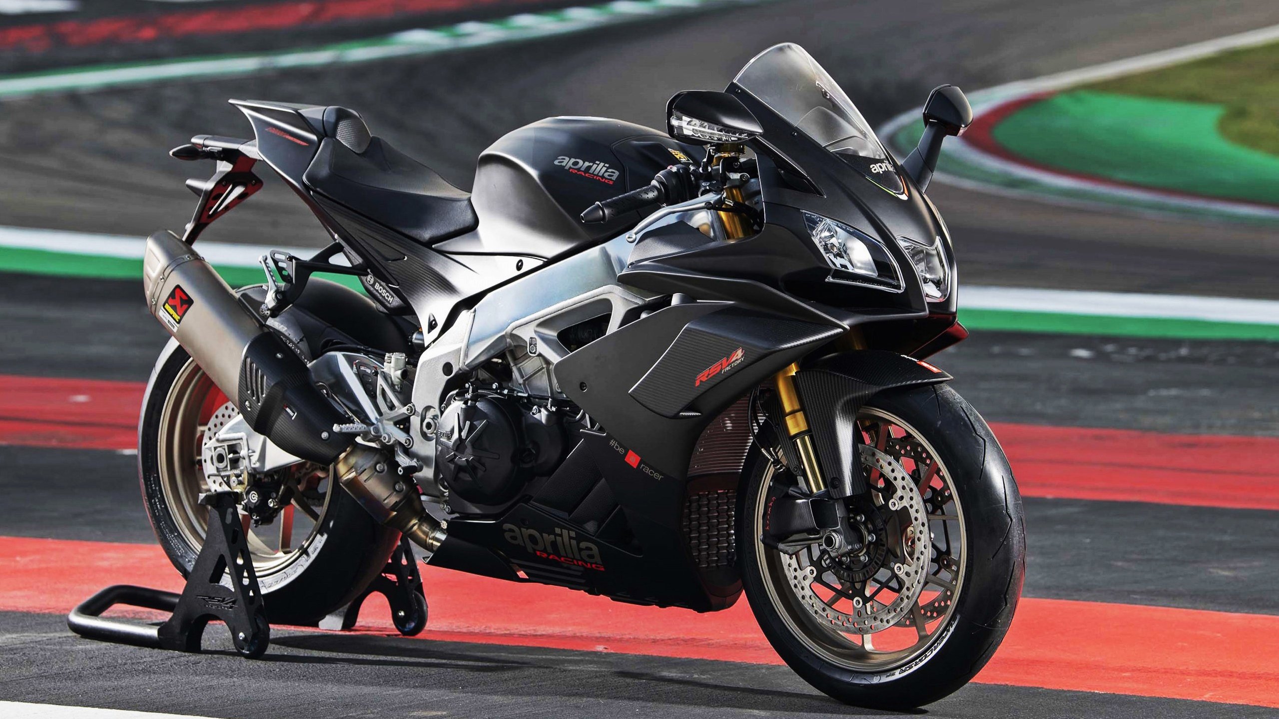 佩德里点杀助尼日利亚逆转,非洲雄鹰翱翔在乌拉圭的黄昏