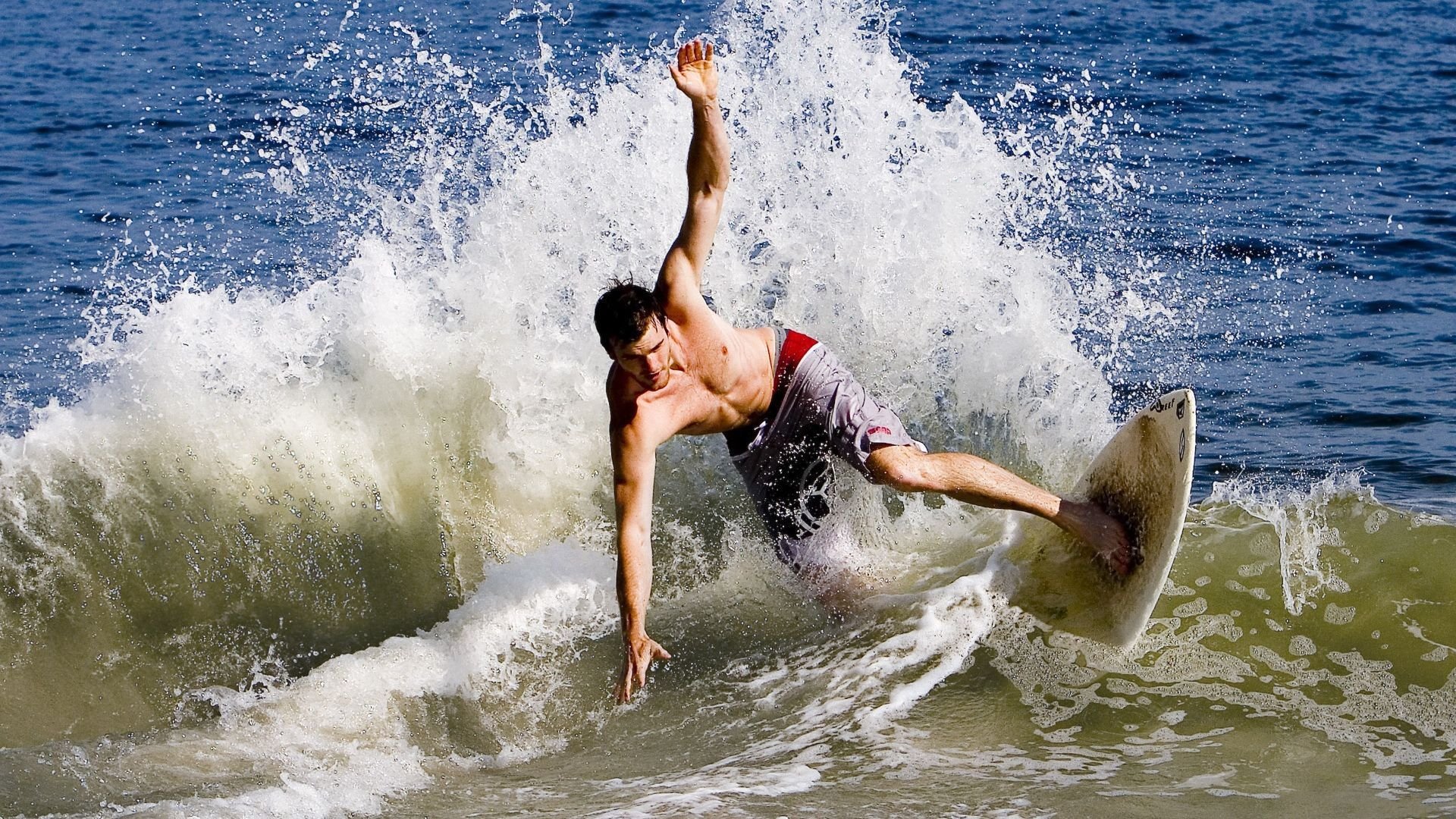 冷门与主宰,独行侠爆冷骑士的团队奇迹,浓眉欧冠半决赛的个人英雄主义