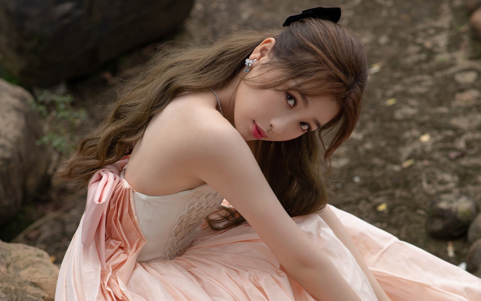 双重战场，当努涅斯的进球刺破塞维利亚的卡塔尔封锁