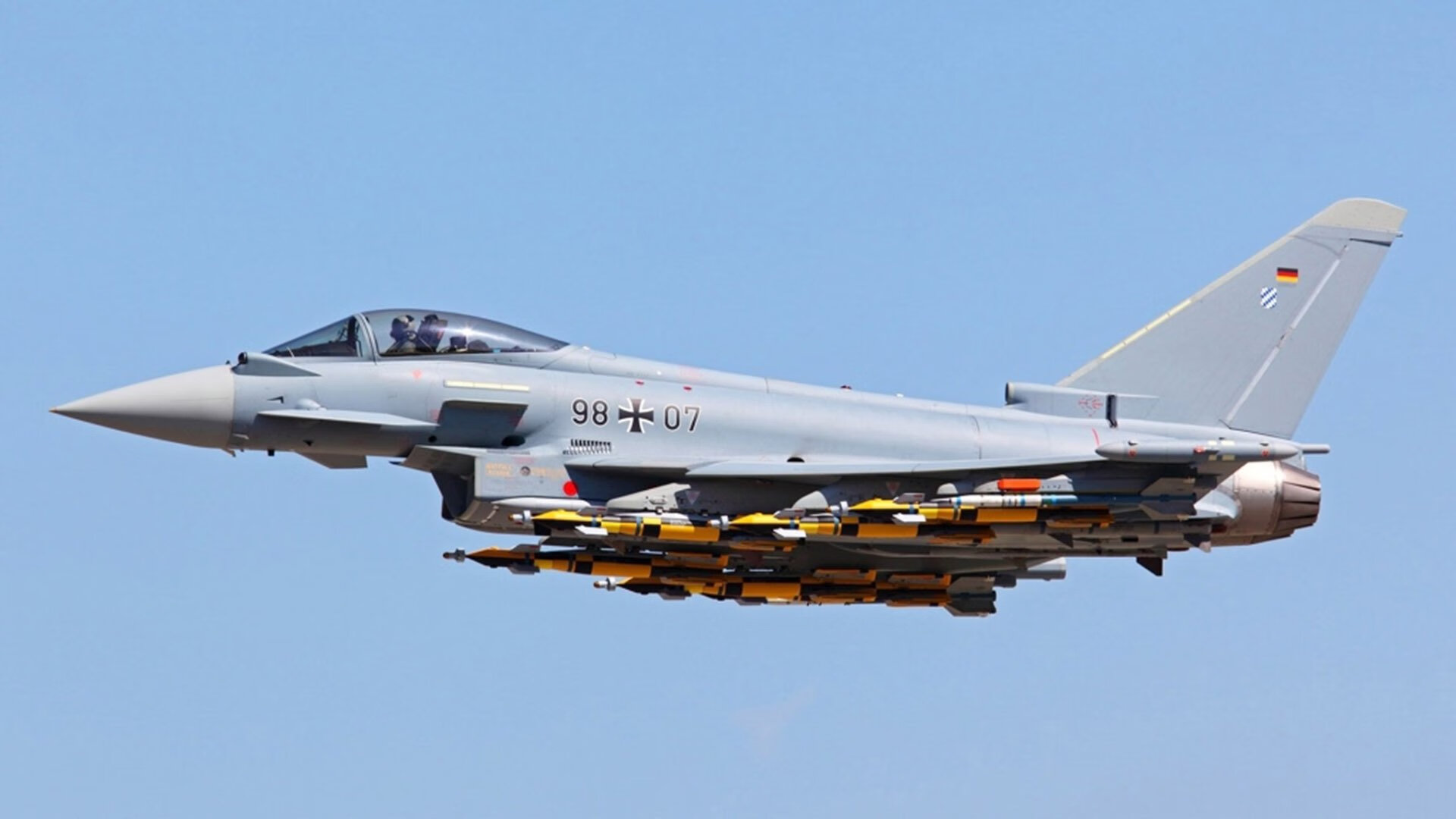 世俱杯2025-觉醒的壁垒，卡马文加钢铁防线拆解蓝月，皇马晋级之路的隐秘基石