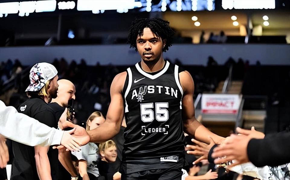 英格拉姆比赛走势一手掌控，深圳队打穿马刺